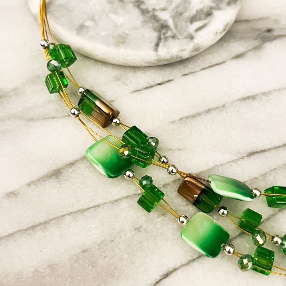 Art Glass Beaded Necklace Green Wire Strung Gold Toned Metal Unsigned - Picture 4 of 6